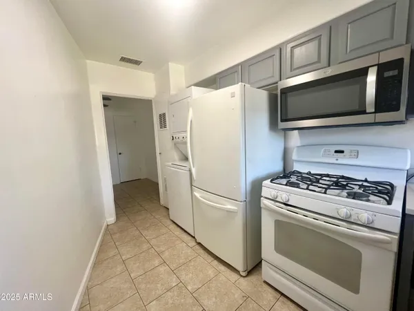 $1,200 | 2945 North 19th Avenue, Unit 70, Phoenix, AZ 85015