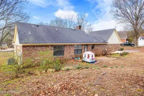 $265,000 | 2774 Itasca Drive, Nesbit, MS 38651