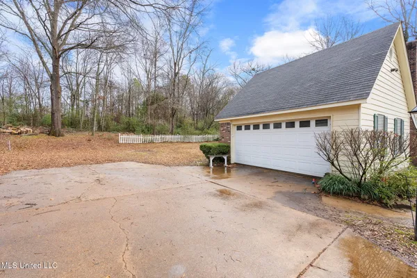 $265,000 | 2774 Itasca Drive, Nesbit, MS 38651