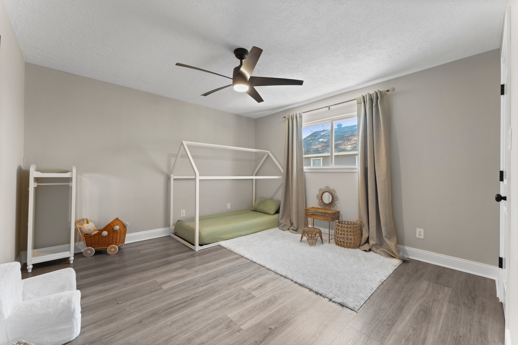 5207 Alamosa Lane Spring, TX 77379 - Photo 9 of 37 Upstairs 3rd guest bedroom