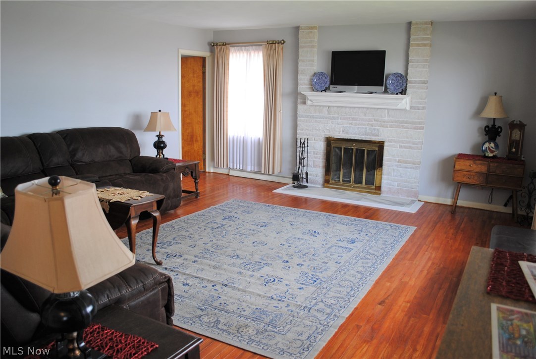 303 Cedar Point Road Sandusky, OH 44870 - Photo 4 of 35