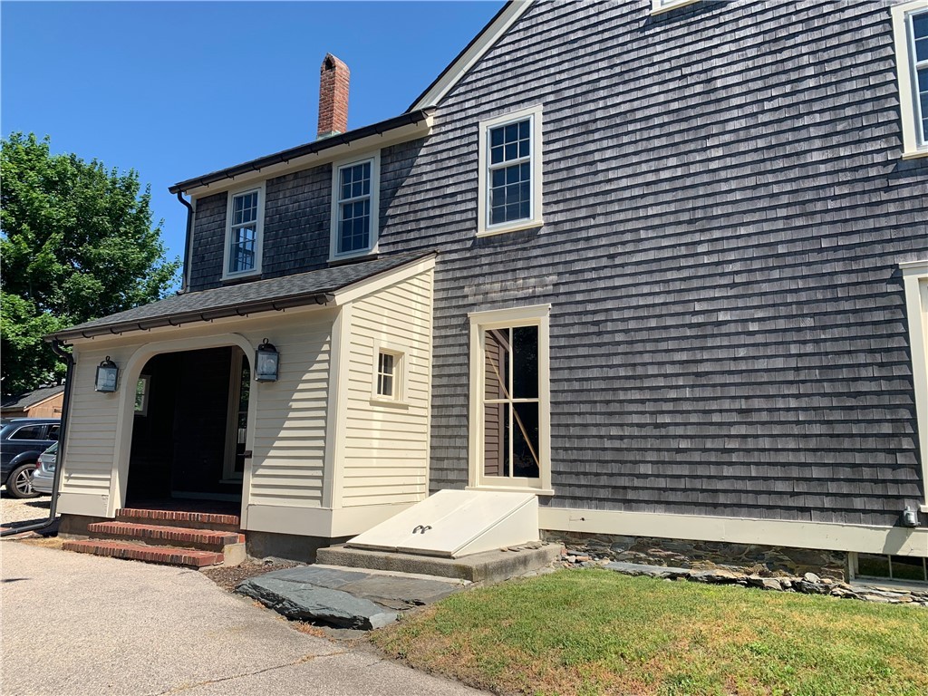 2918 East Main Road Portsmouth, RI 02871 - Photo 3 of 16