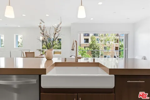 $2,600,000 | 12642 Sandhill Lane, Unit 1, Playa Vista, CA 90094