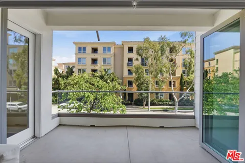 $2,600,000 | 12642 Sandhill Lane, Unit 1, Playa Vista, CA 90094