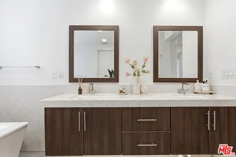 $2,600,000 | 12642 Sandhill Lane, Unit 1, Playa Vista, CA 90094