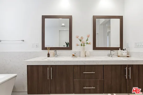 $2,600,000 | 12642 Sandhill Lane, Unit 1, Playa Vista, CA 90094