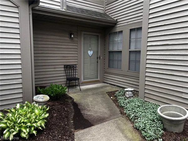 $175,000 | 205-4 South Aspen Court, Unit 3, Warren, OH 44484