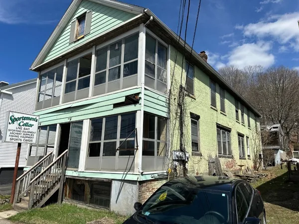 $275,000 | 552 Main Street, Sturbridge, MA 01518