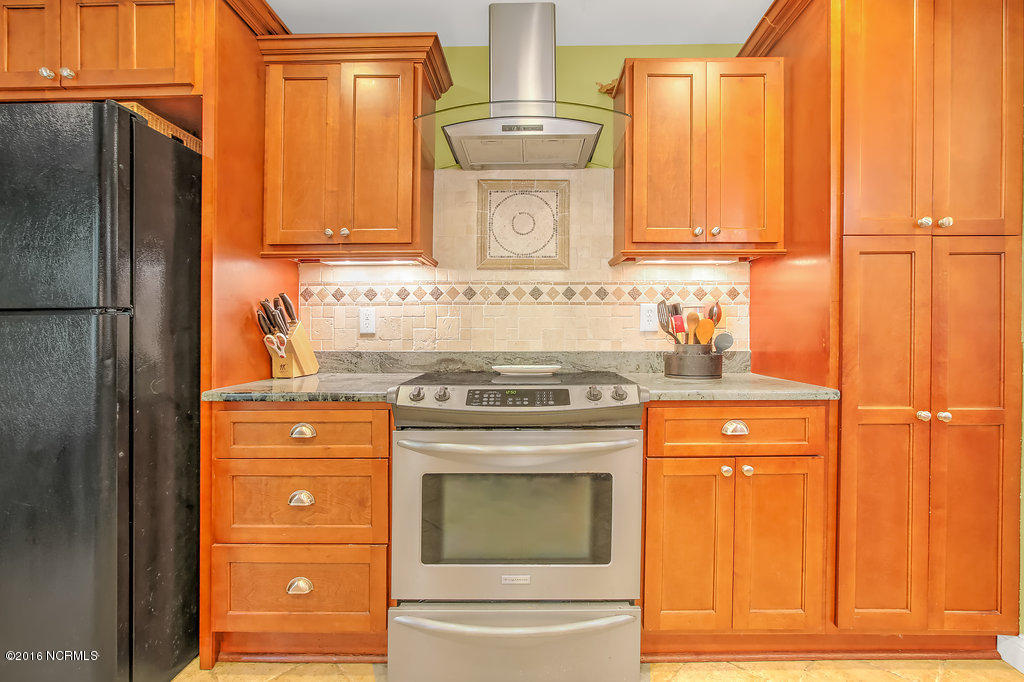 409 Lansdowne Road Wilmington, NC 28409 - Photo 11 of 31 409LandsdowneRoad-11