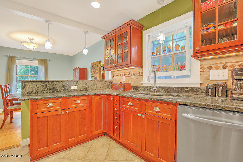 409 Lansdowne Road Wilmington, NC 28409 - Photo 10 of 31 409LandsdowneRoad-10