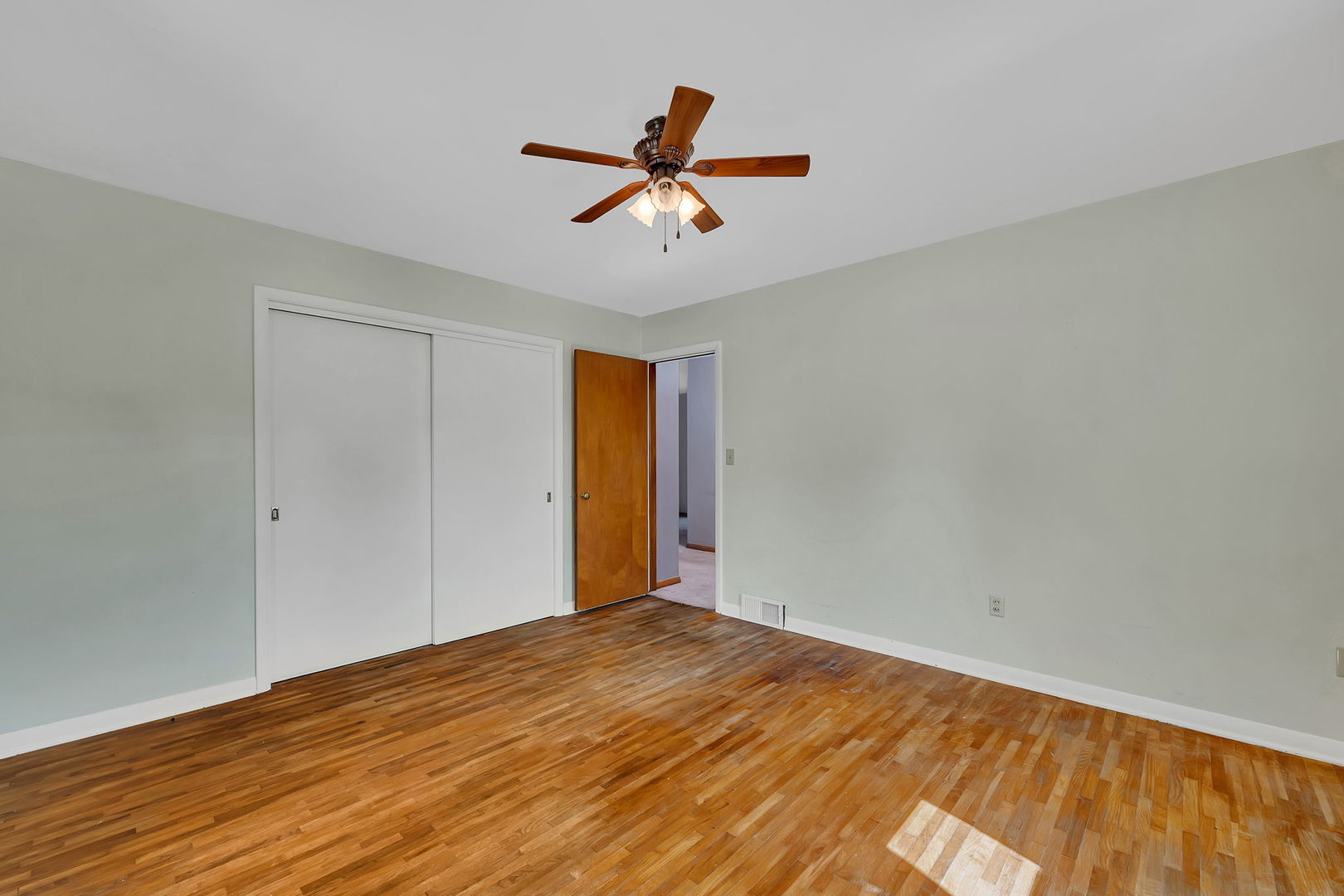 536 Fort Street Ottawa, IL 61350 - Photo 18 of 30 a view of empty room with wooden floor and ceiling fan