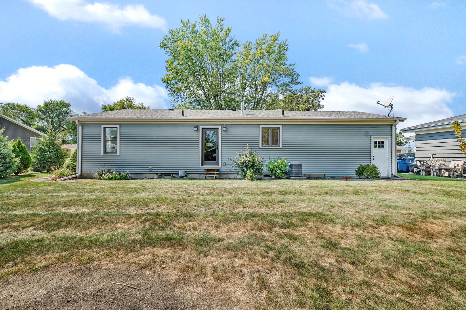 536 Fort Street Ottawa, IL 61350 - Photo 26 of 30 a backyard of a house