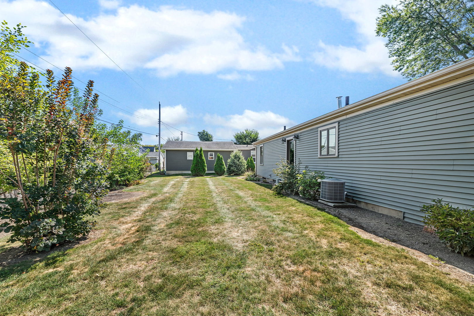 536 Fort Street Ottawa, IL 61350 - Photo 27 of 30 a view of a backyard with plants and a garden