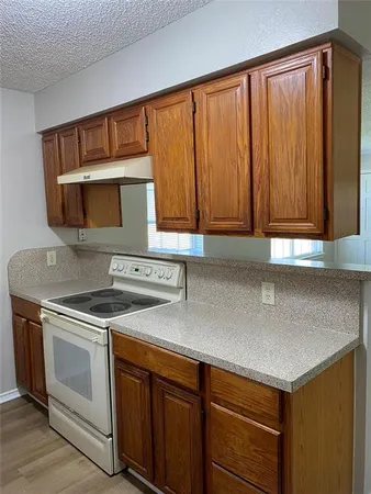 $1,600 | 1112 Valley View Drive, Glenn Heights, TX 75154