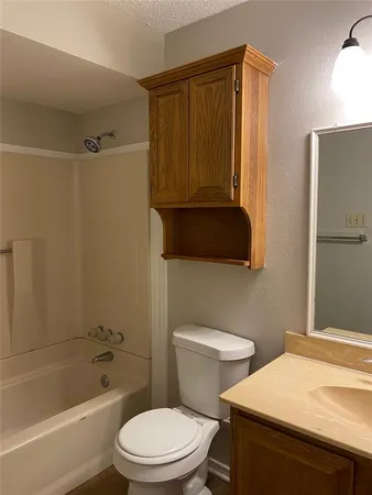 $1,600 | 1112 Valley View Drive, Glenn Heights, TX 75154