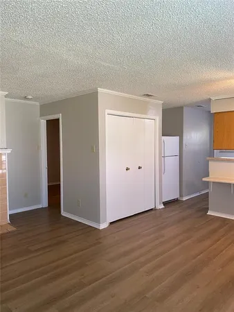 $1,600 | 1112 Valley View Drive, Glenn Heights, TX 75154