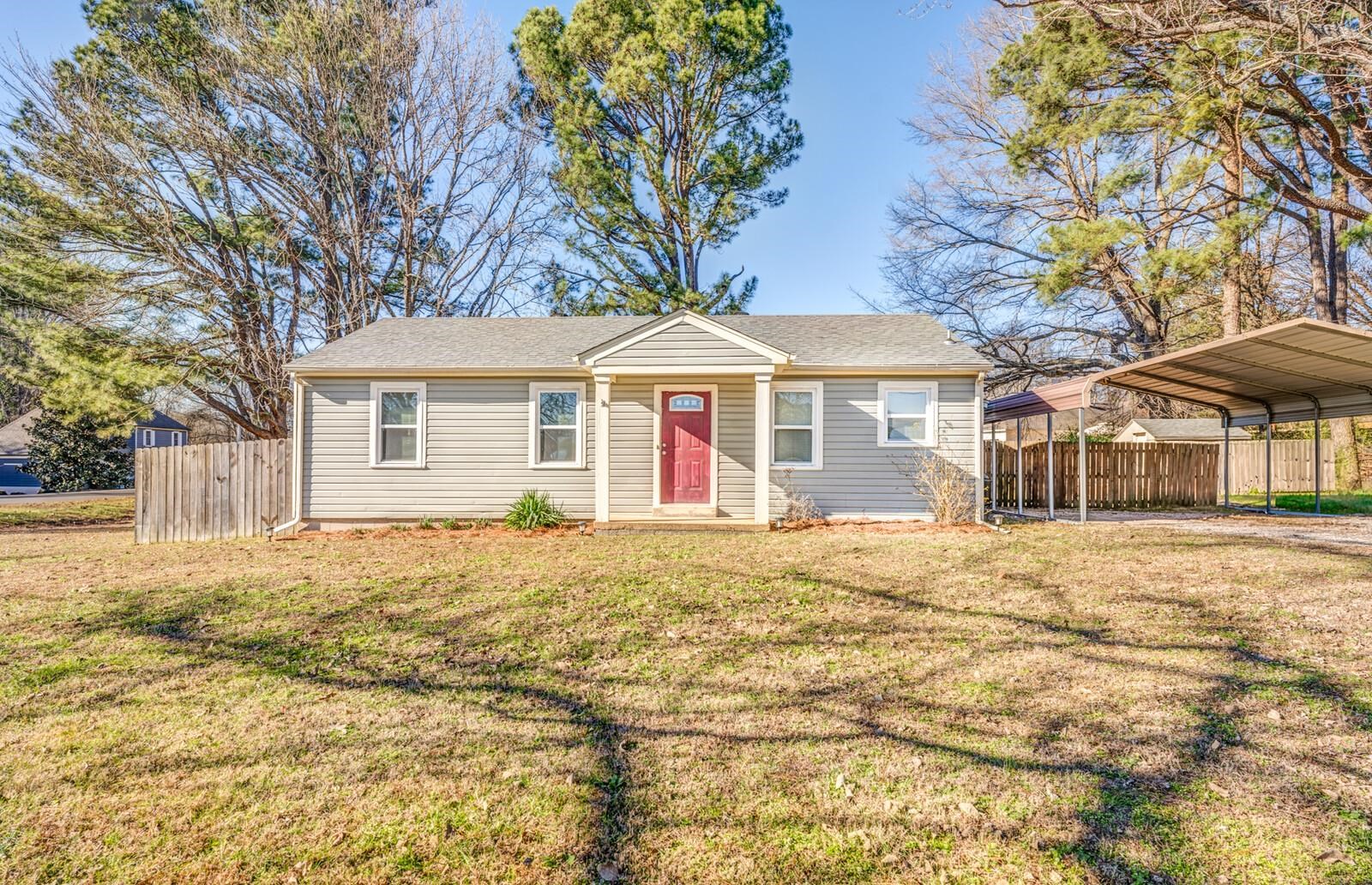 11060 Memphis Arlington Road Arlington, TN 38002 - Photo 1 of 25 a front view of a house with a garden