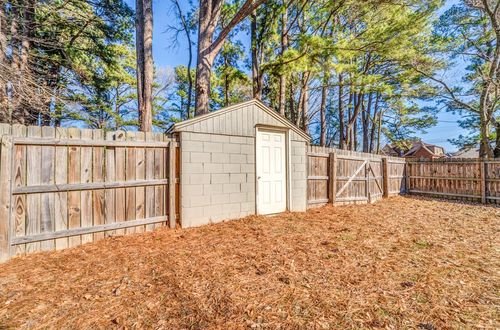 11060 Memphis Arlington Road Arlington, TN 38002 - Photo 20 of 25 a wooden fence covered with snow in front of house