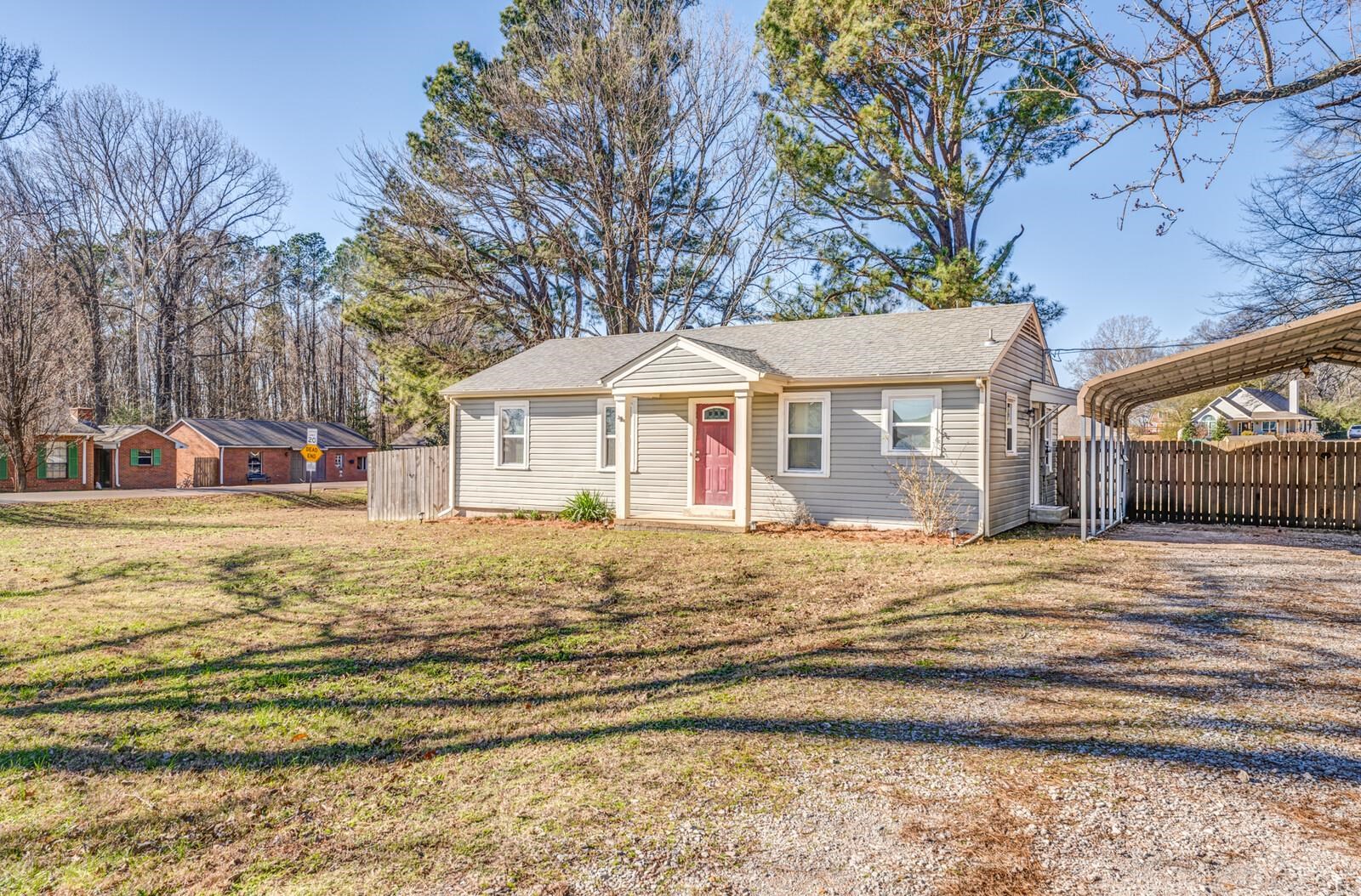 11060 Memphis Arlington Road Arlington, TN 38002 - Photo 25 of 25 a front view of a house with a garden