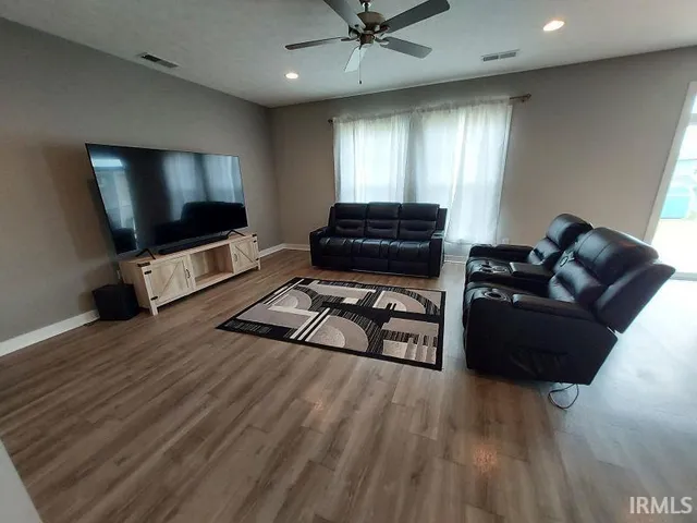 $349,000 | 1406 Hunters Crossing Pass, Huntingburg, IN 47542