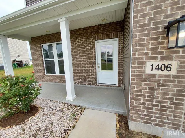 $349,000 | 1406 Hunters Crossing Pass, Huntingburg, IN 47542