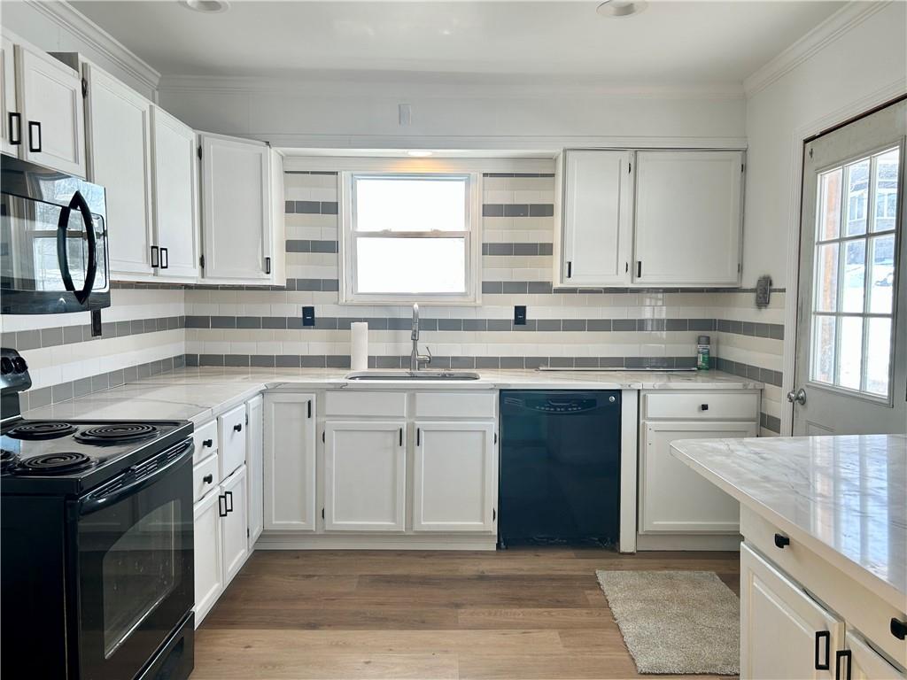 403 Lowell Street Vandergrift, PA 15690 - Photo 6 of 30