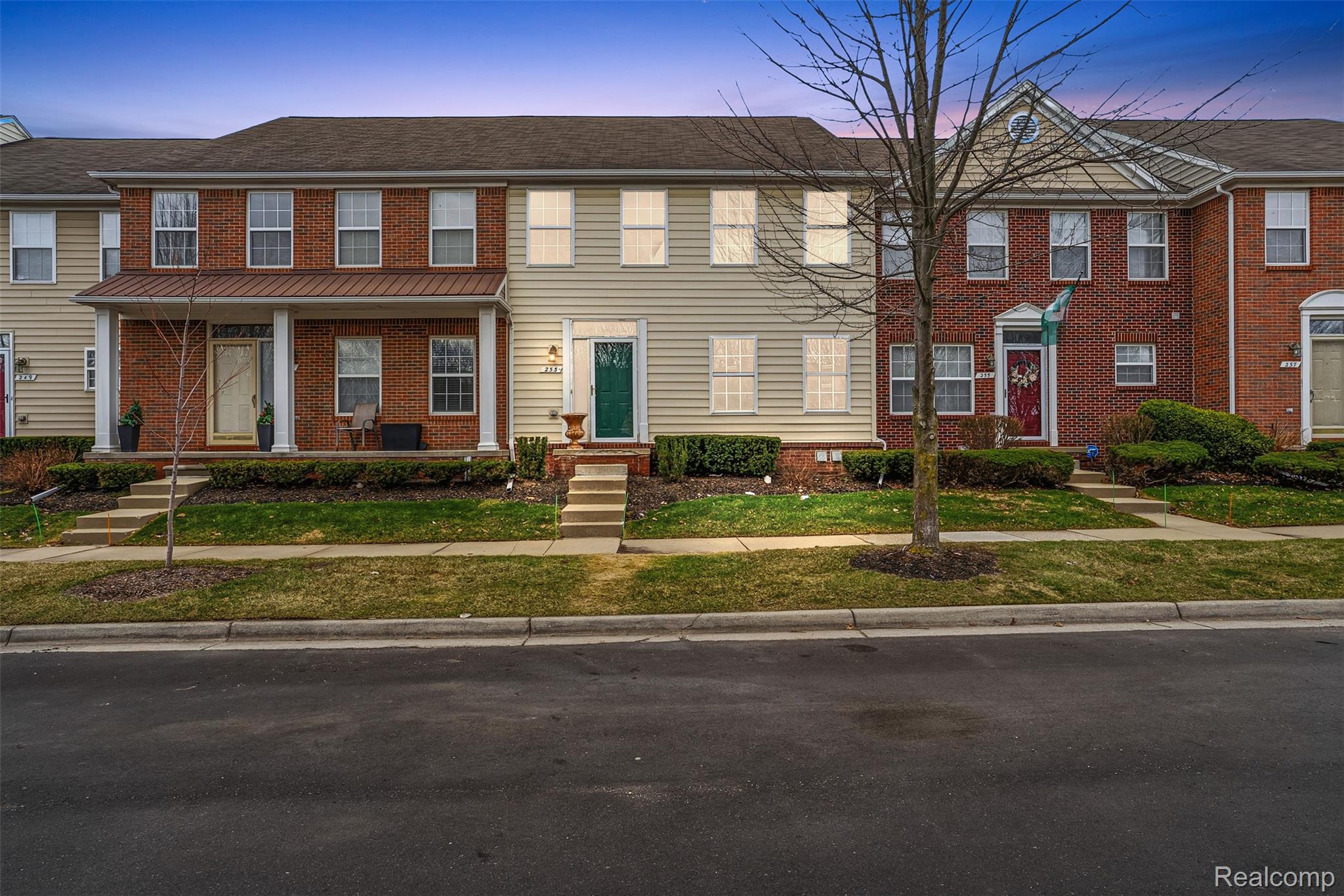 253 Stonegate West Pontiac, MI 48341 - Photo 1 of 40