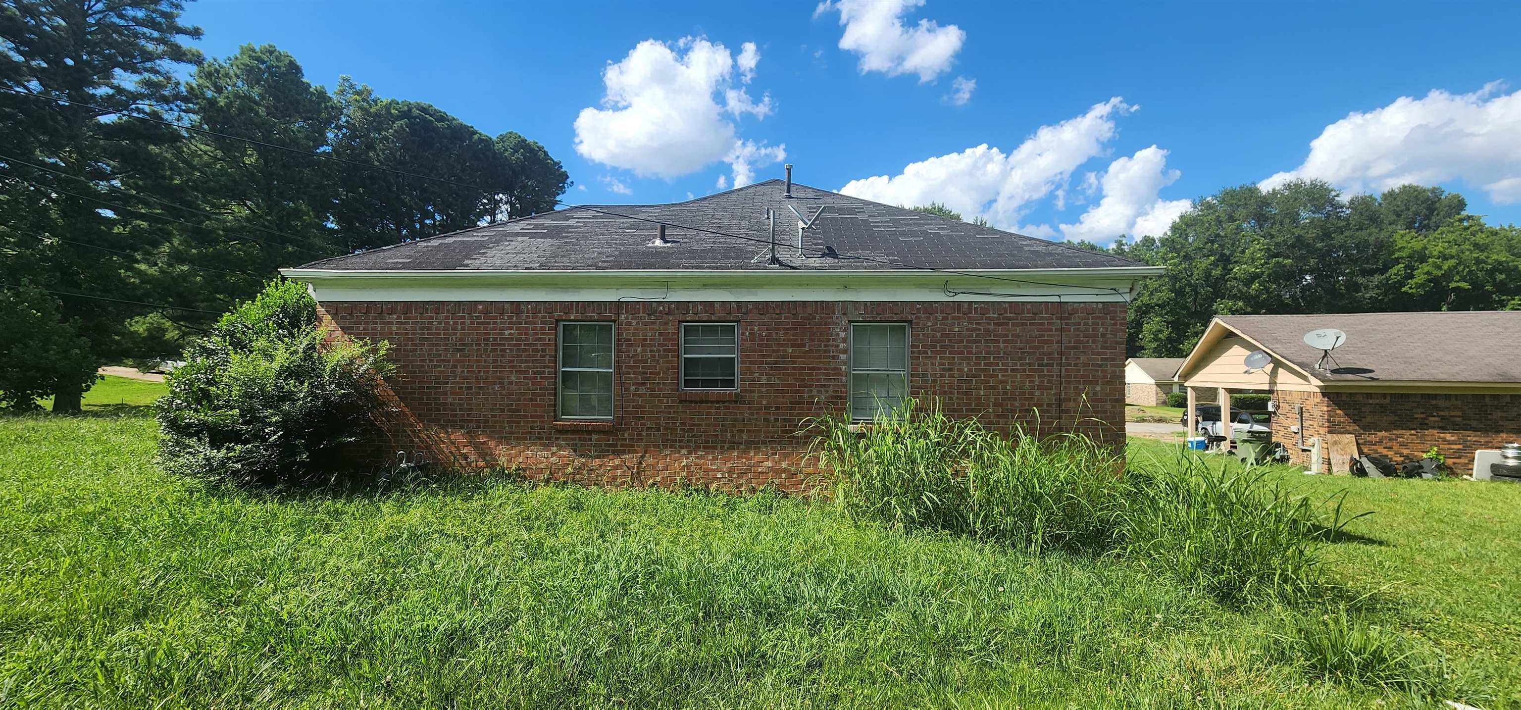 4324 Prescott Road Memphis, TN 38118 - Photo 5 of 7 a view of a house with a yard and plants