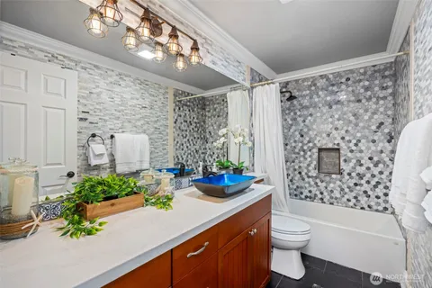 $409,900 | 3008 North Narrows Drive, Unit C103, Tacoma, WA 98407