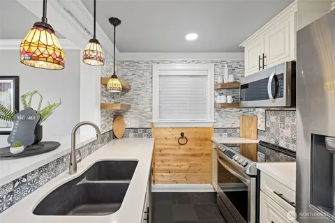 $409,900 | 3008 North Narrows Drive, Unit C103, Tacoma, WA 98407