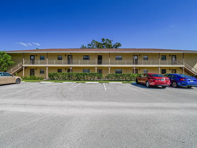 $184,900 | 400 18th Street, Unit G5, Vero Beach, FL 32960