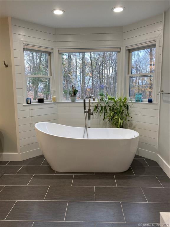 39 Horseshoe Ridge Road Newtown, CT 06482 - Photo 1 of 1