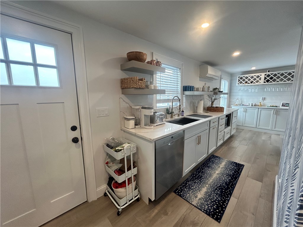 23 Anthony Street, Unit 2 Newport, RI 02840 - Photo 11 of 34