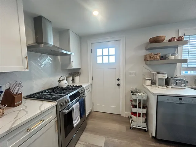 $3,300 | 23 Anthony Street, Unit 2, Newport, RI 02840