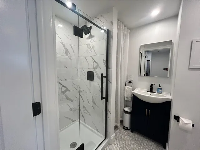 $3,300 | 23 Anthony Street, Unit 2, Newport, RI 02840