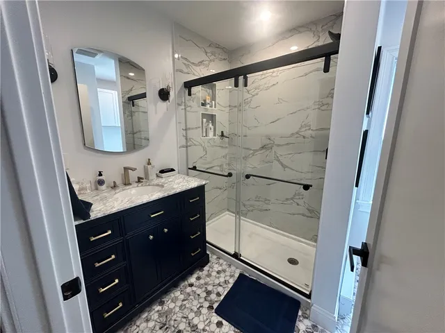 $3,300 | 23 Anthony Street, Unit 2, Newport, RI 02840