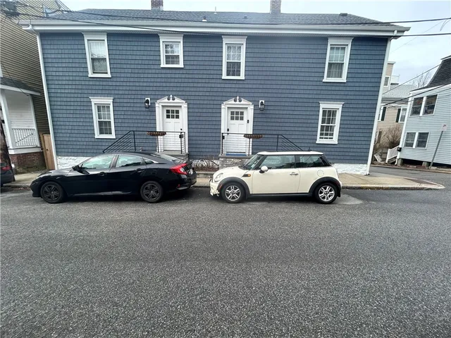 $3,300 | 23 Anthony Street, Unit 2, Newport, RI 02840