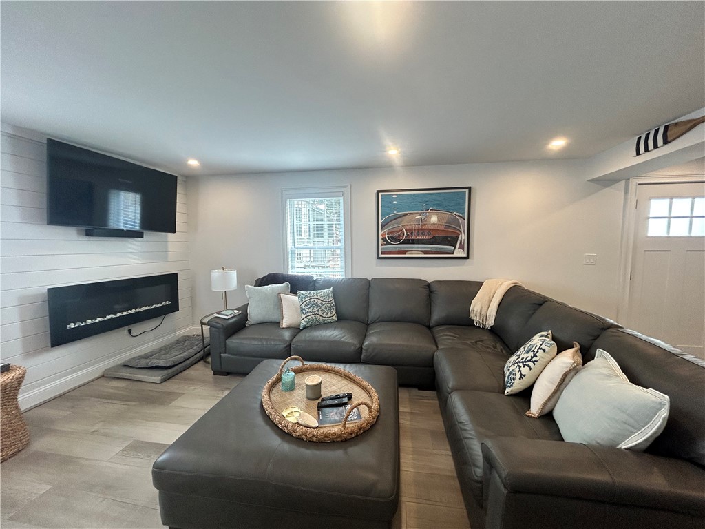 23 Anthony Street, Unit 2 Newport, RI 02840 - Photo 4 of 34