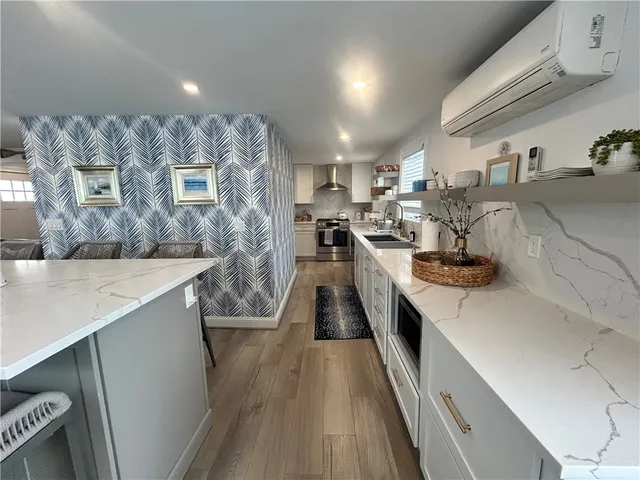 $3,300 | 23 Anthony Street, Unit 2, Newport, RI 02840