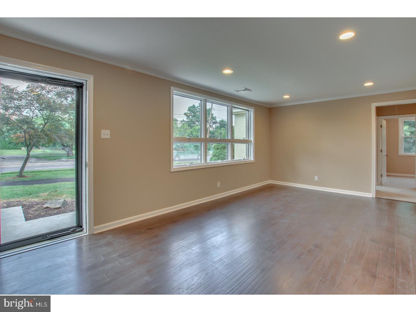 701 West County Line Road Hatboro, PA 19040 - Photo 6 of 25 Living Room
