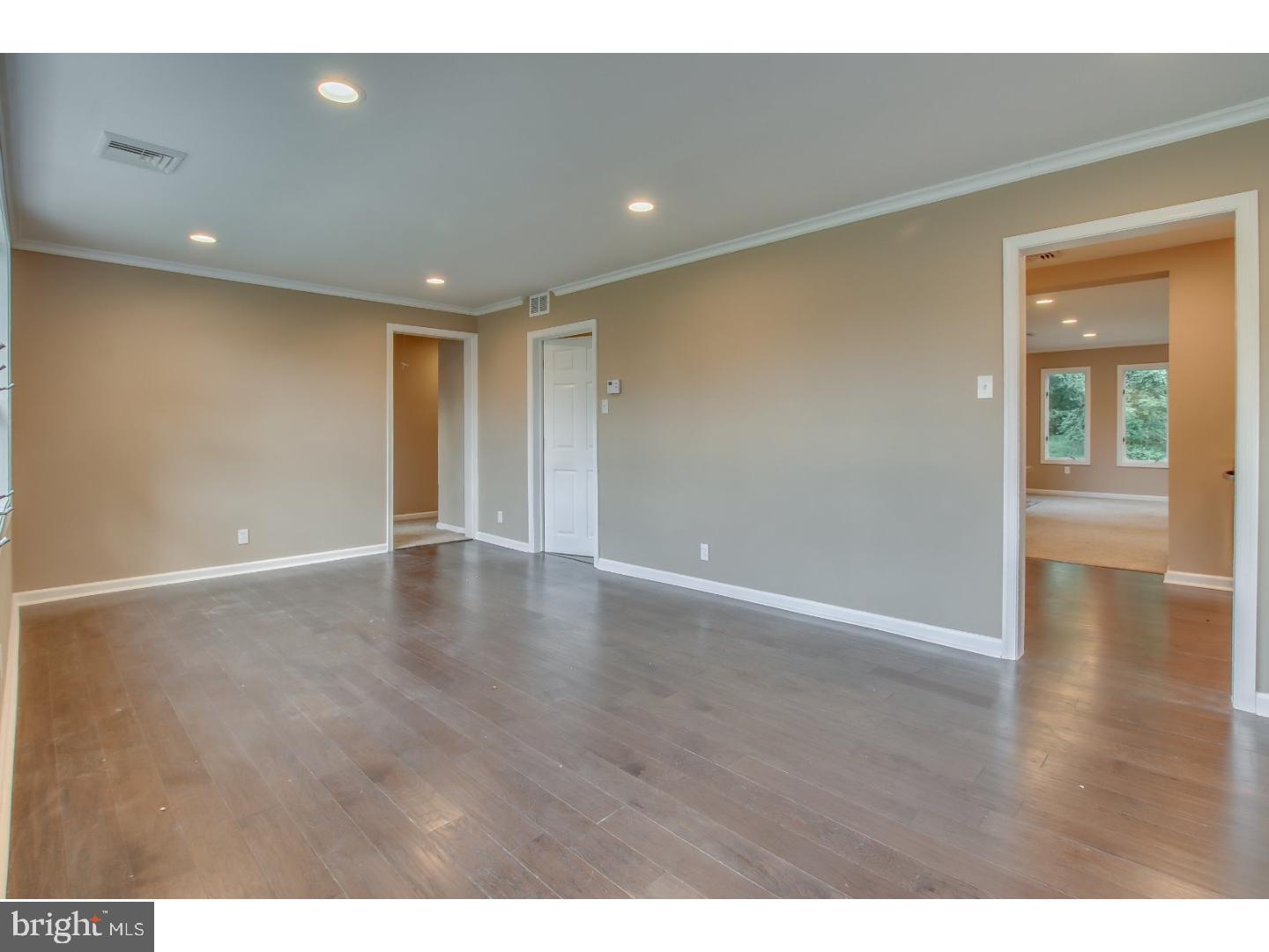 701 West County Line Road Hatboro, PA 19040 - Photo 8 of 25 Living Room