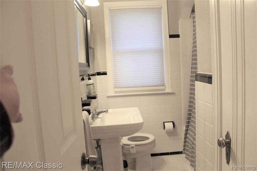 1420 Harvard Road Berkley, MI 48072 - Photo 28 of 50