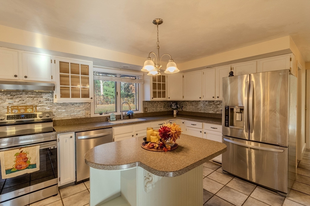 7 Howland Road Berkley, MA 02779 - Photo 3 of 23 Gallery Image 3