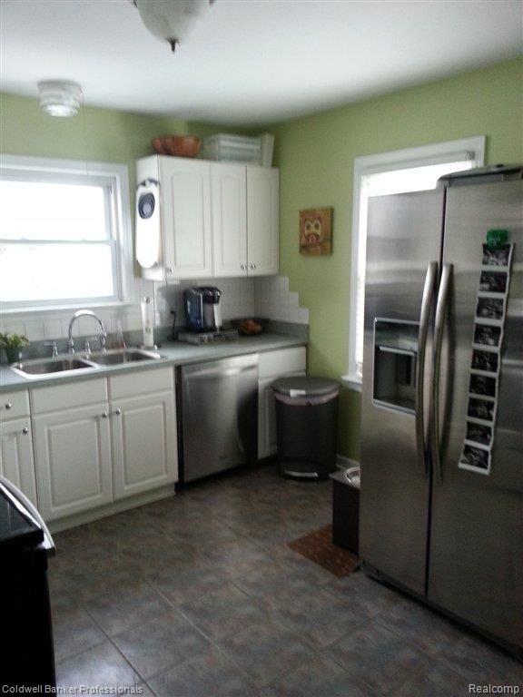 3819 West Auburn Road Rochester, MI 48309 - Photo 9 of 19 3819 Auburn Kitchen View 2.jpg