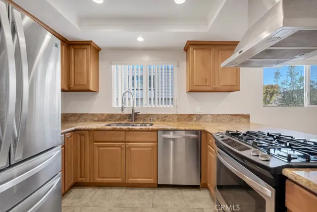 $3,500 | 18550 Hatteras Street, Unit 76, Tarzana, CA 91356