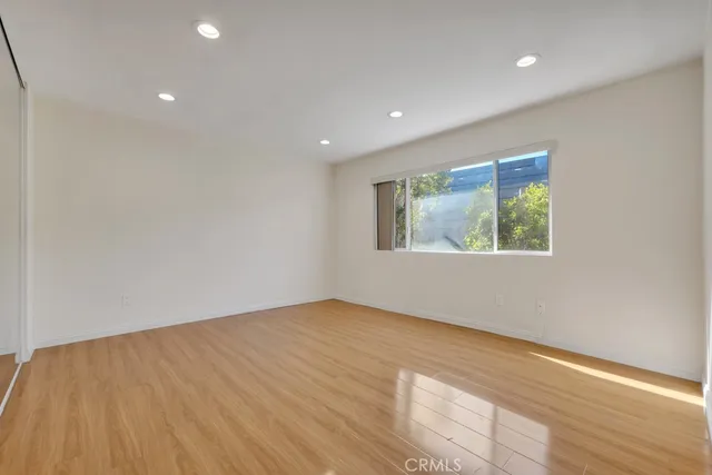 $3,500 | 18550 Hatteras Street, Unit 76, Tarzana, CA 91356