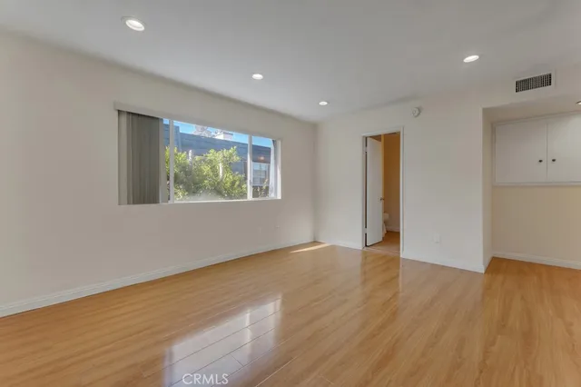 $3,500 | 18550 Hatteras Street, Unit 76, Tarzana, CA 91356