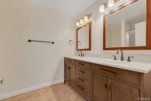 $3,500 | 18550 Hatteras Street, Unit 76, Tarzana, CA 91356