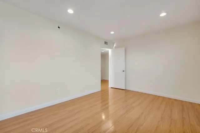 $3,500 | 18550 Hatteras Street, Unit 76, Tarzana, CA 91356