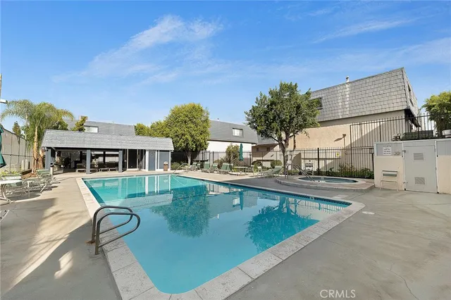 $3,500 | 18550 Hatteras Street, Unit 76, Tarzana, CA 91356